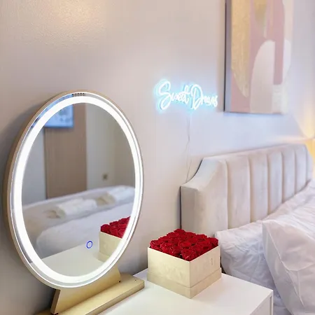 Lux Stays - Luxury Apartment With Jacuzzi In Leeds City Centre Exterior photo
