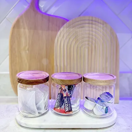 Lux Stays - Luxury Apartment With Jacuzzi In Leeds City Centre Exterior photo