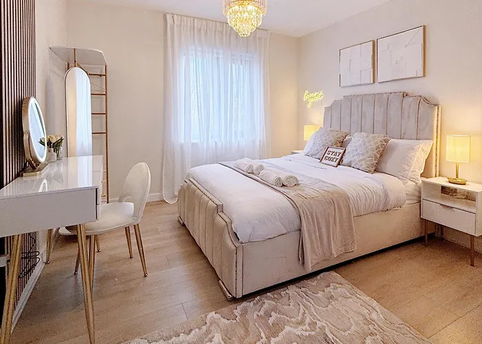 Lux Stays - Luxury Apartment With Jacuzzi In Leeds City Centre