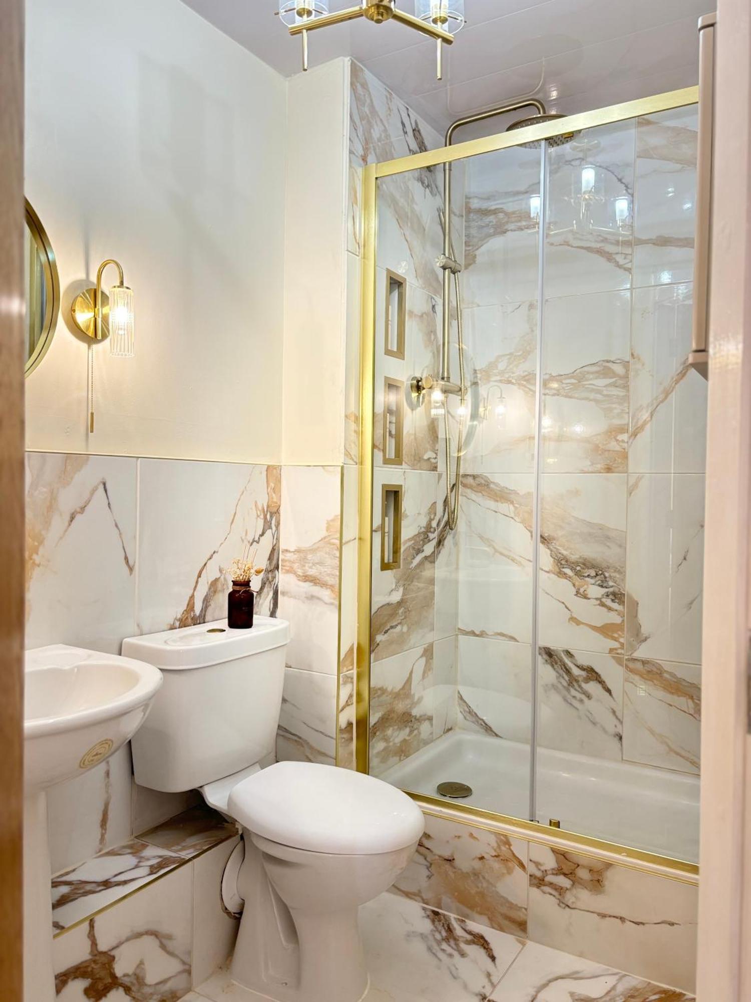 Lux - Luxury With Jacuzzi In Leeds Centre Apartment *
