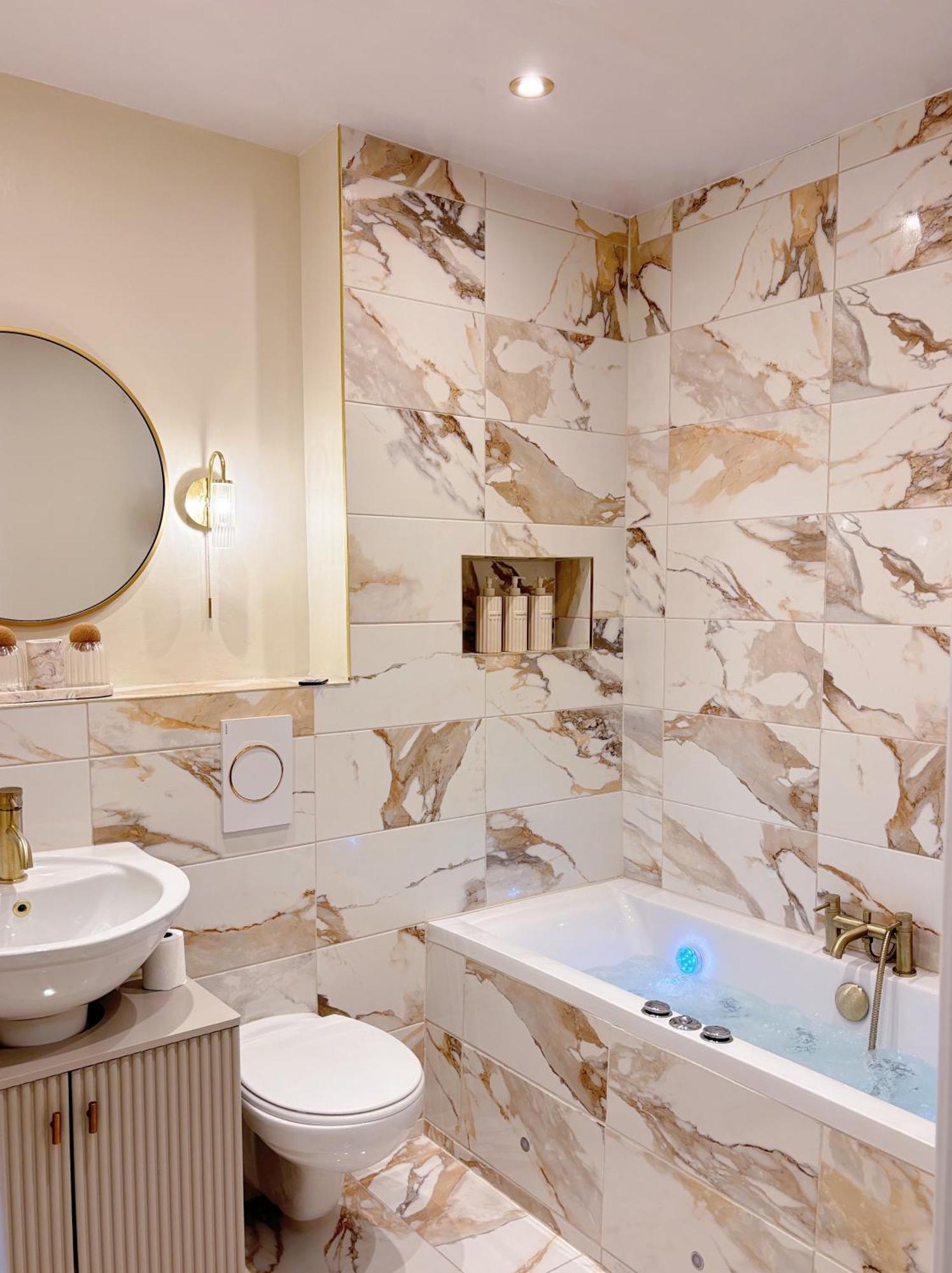 Lux - Luxury With Jacuzzi In Leeds Centre *