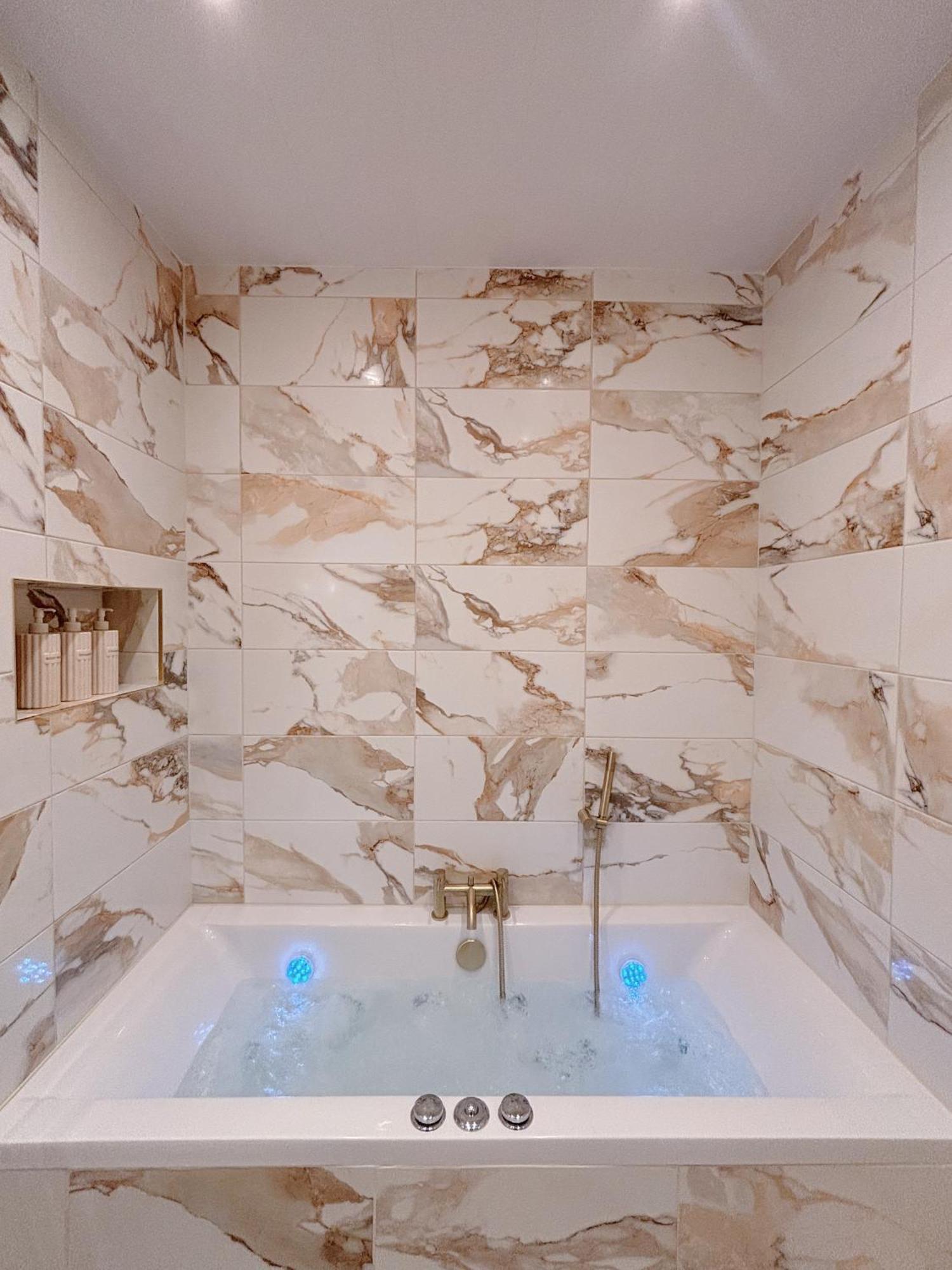 Lux - Luxury With Jacuzzi In Leeds Centre * Leeds (West Yorkshire)